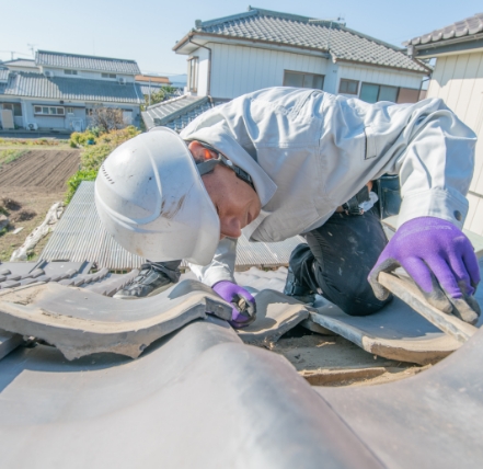 瓦屋根の割れ・浮きの補修工事
